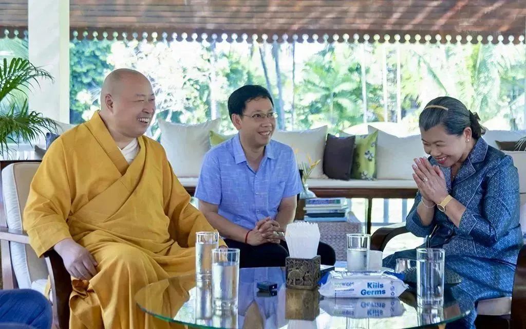 柬副首相梅森安专程会见南海佛教圆桌会代表 陪同参观吴哥古迹